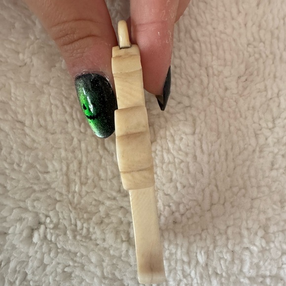 Victorian Antique Hand Carved Bovine Bone Cross Pendant with Grapevines & Wheat - Picture 5 of 8